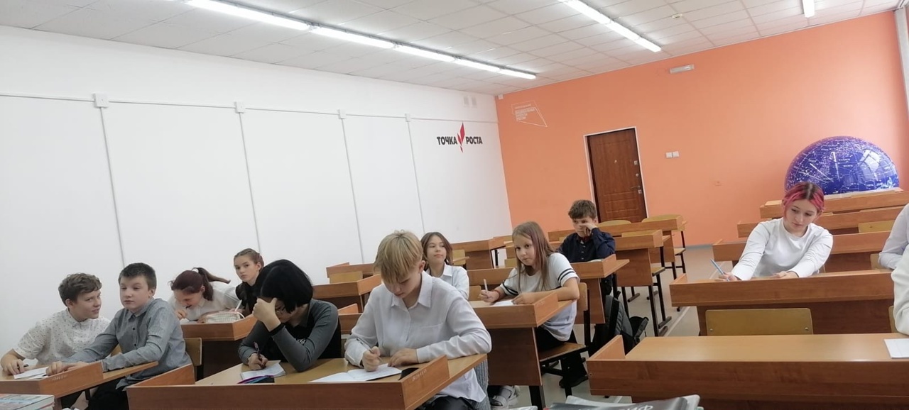 Школьники познакомились с природными явлениями, вызывающими осадки, узнали их классификацию..